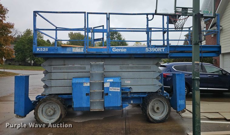 image for item EB8420 2004 Genie GS-5390 scissor lift