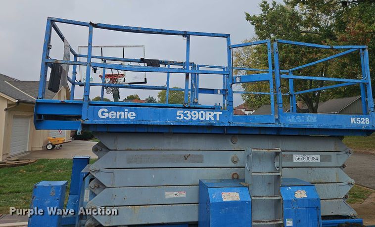 image for item EB8420 2004 Genie GS-5390 scissor lift