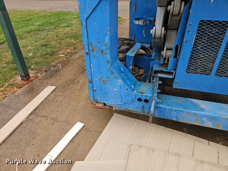 image for item EB8420 2004 Genie GS-5390 scissor lift