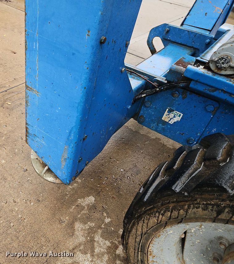 image for item EB8420 2004 Genie GS-5390 scissor lift