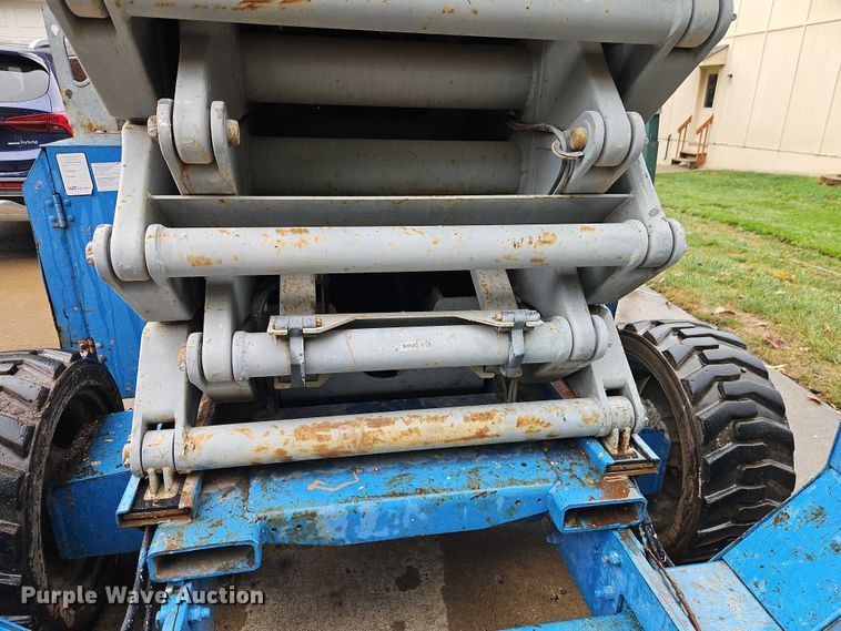 image for item EB8420 2004 Genie GS-5390 scissor lift