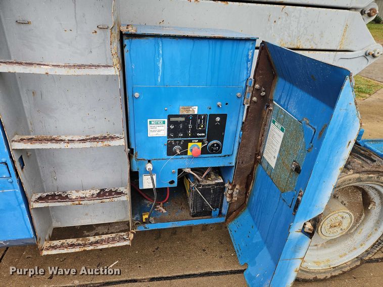 image for item EB8420 2004 Genie GS-5390 scissor lift