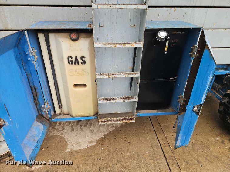 image for item EB8420 2004 Genie GS-5390 scissor lift