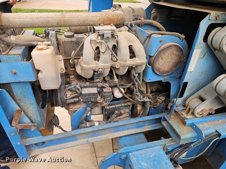 image for item EB8420 2004 Genie GS-5390 scissor lift