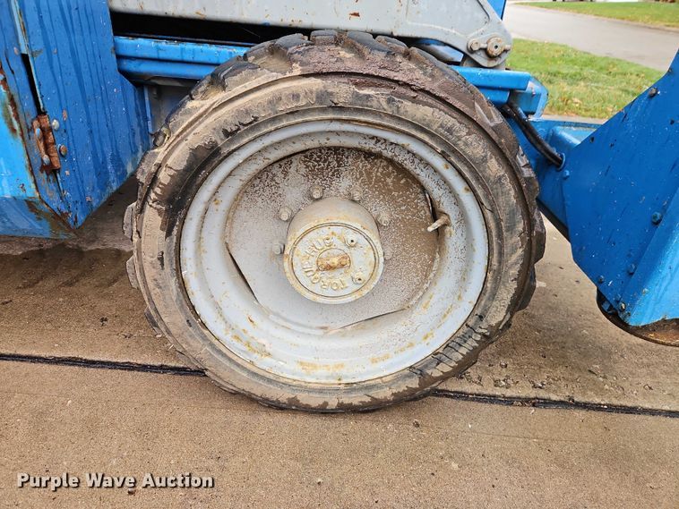 image for item EB8420 2004 Genie GS-5390 scissor lift