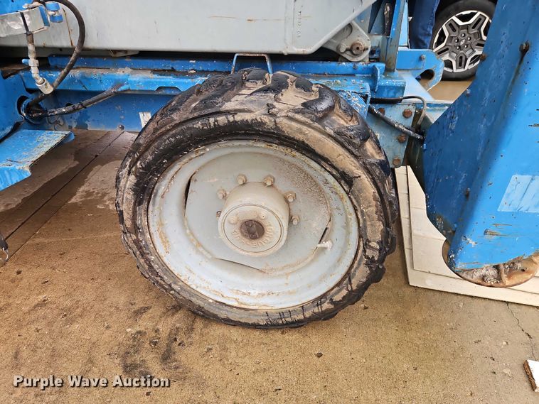 image for item EB8420 2004 Genie GS-5390 scissor lift