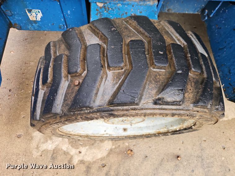 image for item EB8420 2004 Genie GS-5390 scissor lift