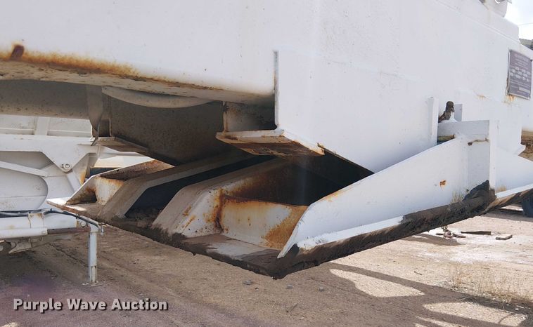 image for item EC1233 1999 Red River bottom dump trailer