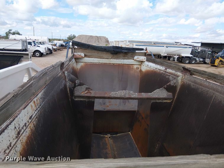 image for item EC1233 1999 Red River bottom dump trailer