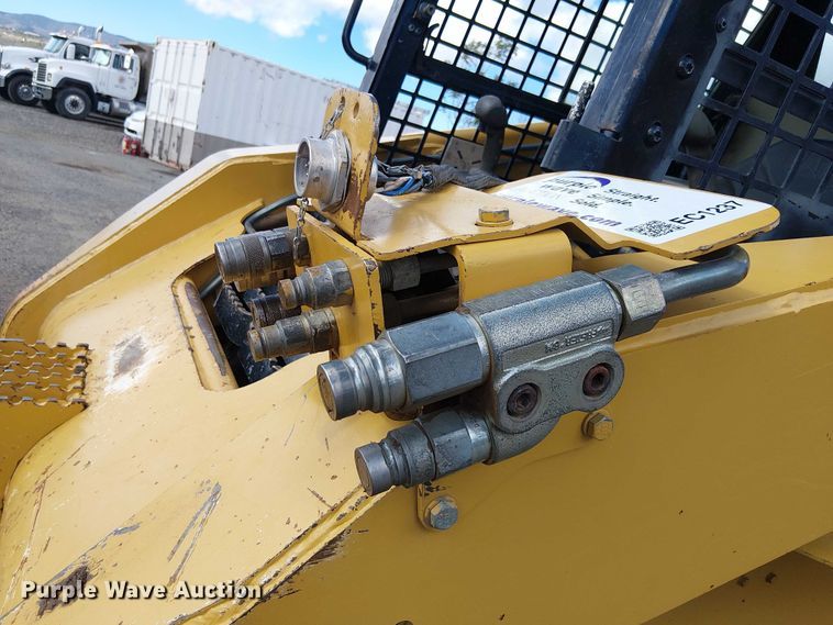 image for item EC1237 2005 Caterpillar 268B skid steer loader