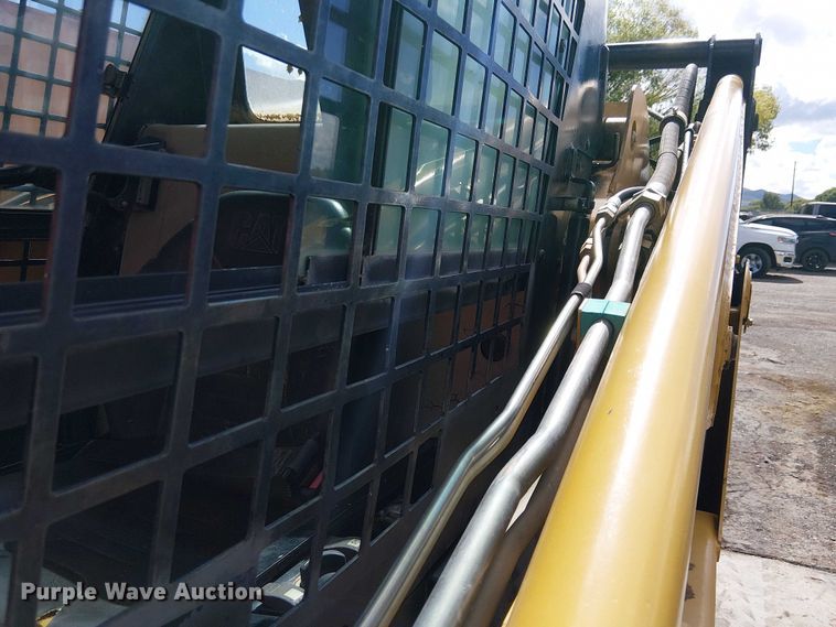 image for item EC1237 2005 Caterpillar 268B skid steer loader