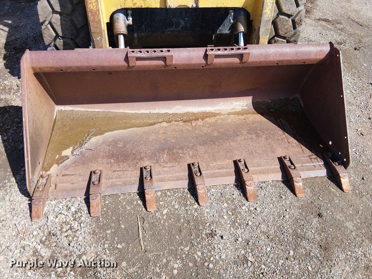 image for item EC1237 2005 Caterpillar 268B skid steer loader