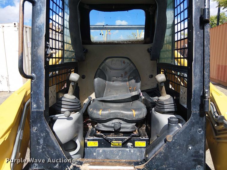 image for item EC1237 2005 Caterpillar 268B skid steer loader