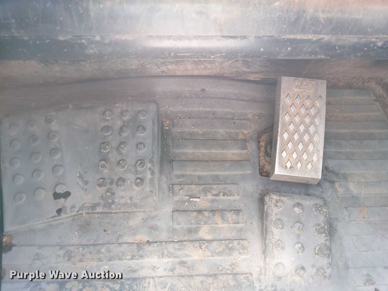 image for item EC1237 2005 Caterpillar 268B skid steer loader