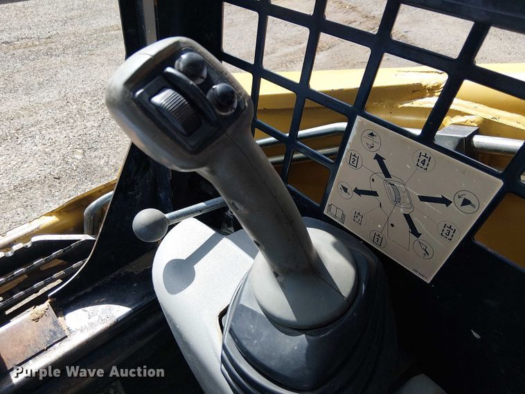 image for item EC1237 2005 Caterpillar 268B skid steer loader