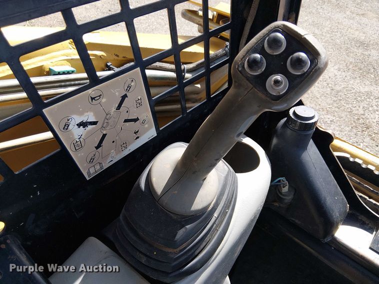 image for item EC1237 2005 Caterpillar 268B skid steer loader