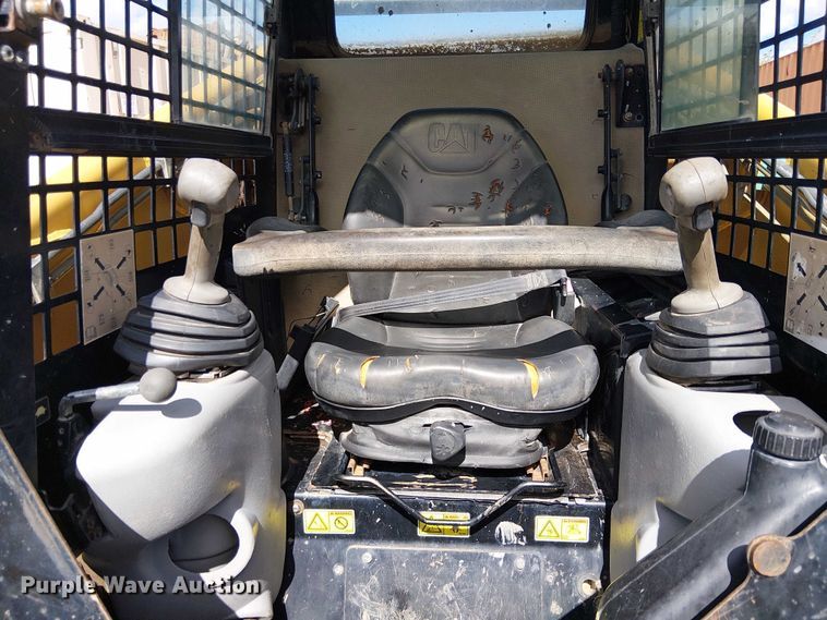 image for item EC1237 2005 Caterpillar 268B skid steer loader