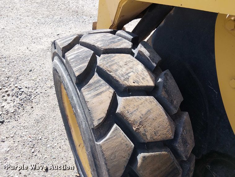 image for item EC1237 2005 Caterpillar 268B skid steer loader