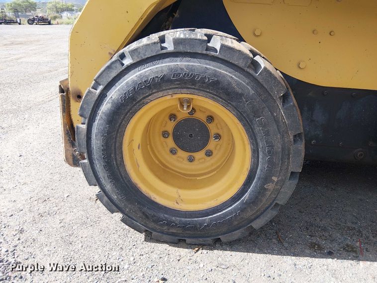 image for item EC1237 2005 Caterpillar 268B skid steer loader