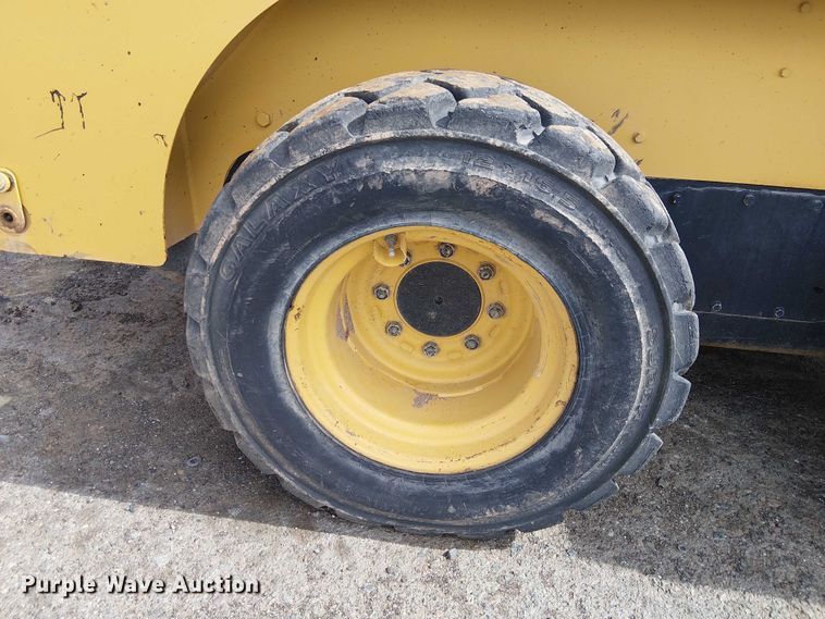 image for item EC1237 2005 Caterpillar 268B skid steer loader