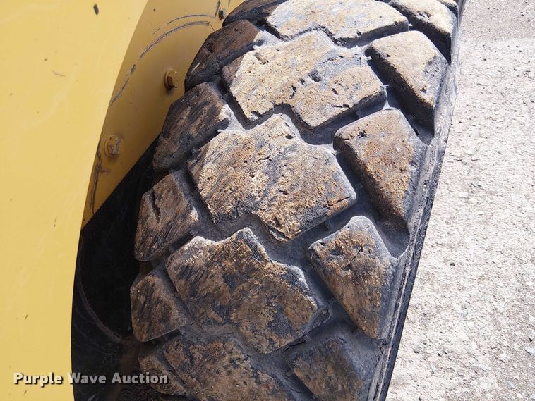 image for item EC1237 2005 Caterpillar 268B skid steer loader