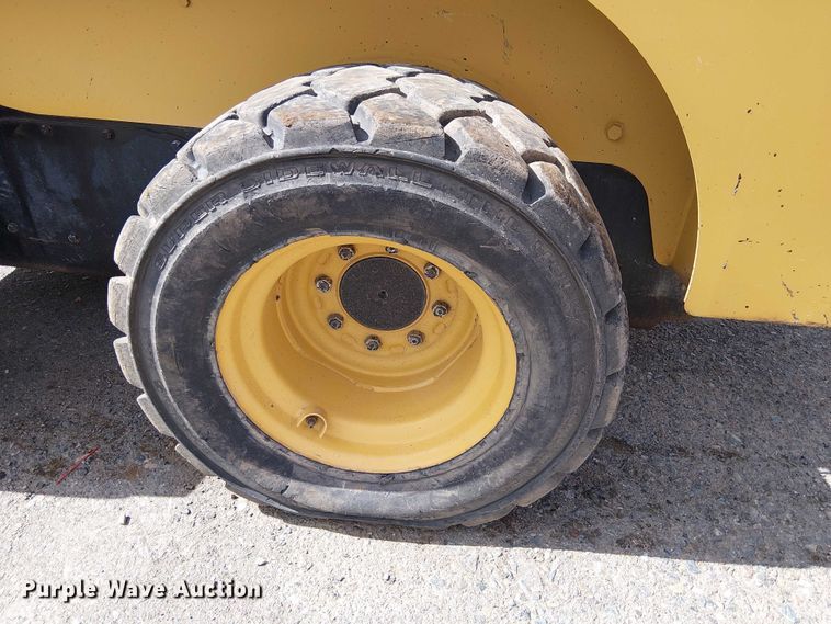 image for item EC1237 2005 Caterpillar 268B skid steer loader