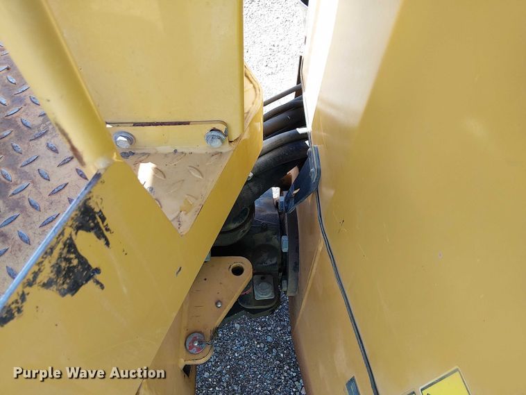 image for item EC1239 2008 Caterpillar CB-34 double drum vibratory roller