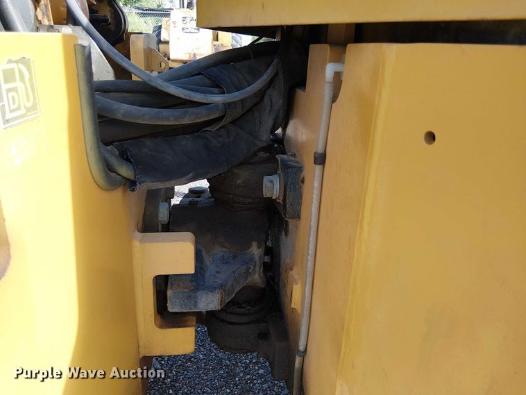 image for item EC1239 2008 Caterpillar CB-34 double drum vibratory roller