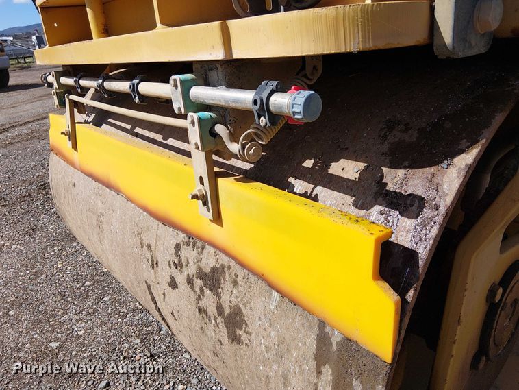 image for item EC1239 2008 Caterpillar CB-34 double drum vibratory roller