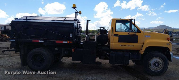 image for item EC1241 1990 GMC C7 asphalt patch truck