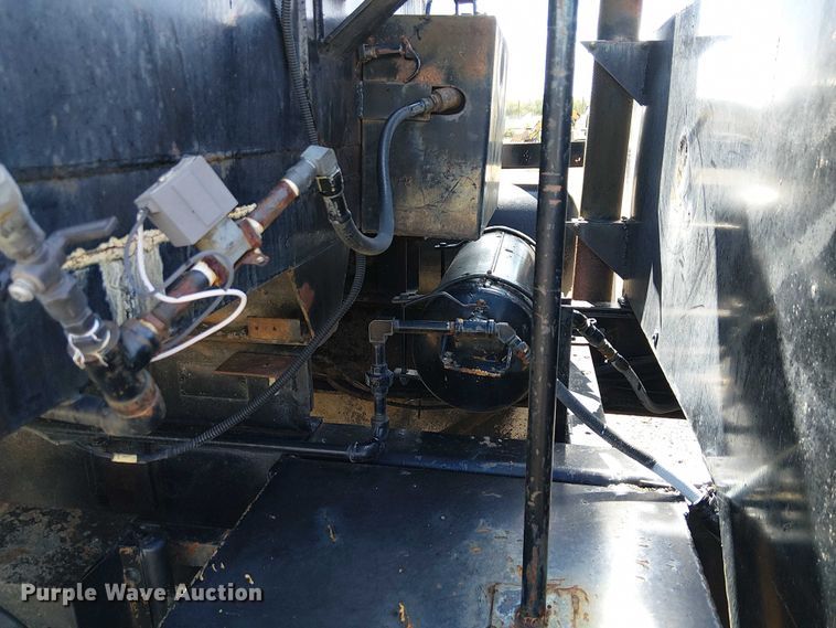 image for item EC1241 1990 GMC C7 asphalt patch truck