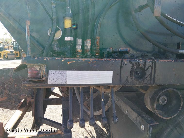 image for item EC1241 1990 GMC C7 asphalt patch truck