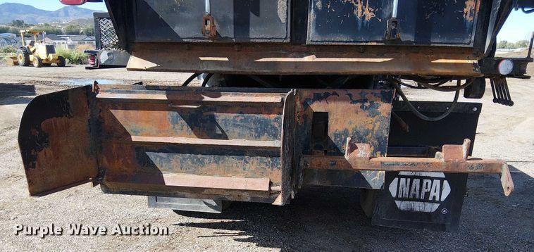 image for item EC1241 1990 GMC C7 asphalt patch truck