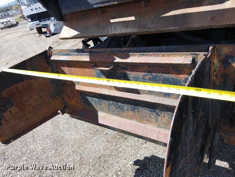 image for item EC1241 1990 GMC C7 asphalt patch truck