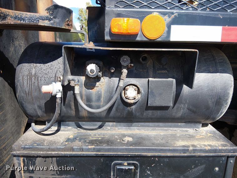 image for item EC1241 1990 GMC C7 asphalt patch truck