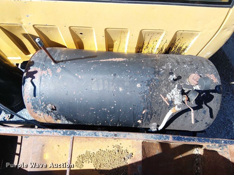 image for item EC1241 1990 GMC C7 asphalt patch truck