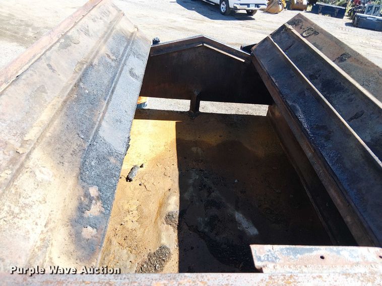 image for item EC1241 1990 GMC C7 asphalt patch truck