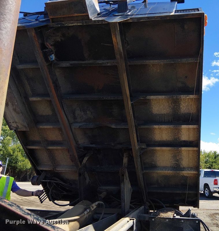 image for item EC1241 1990 GMC C7 asphalt patch truck