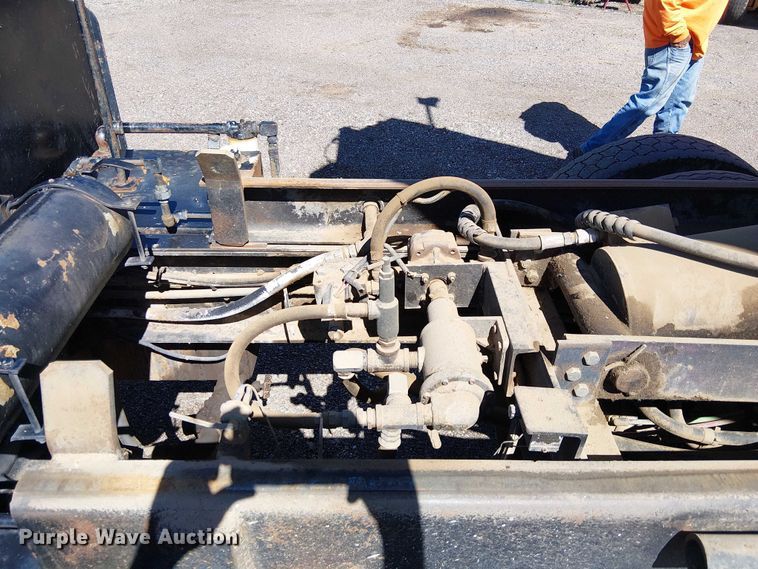 image for item EC1241 1990 GMC C7 asphalt patch truck