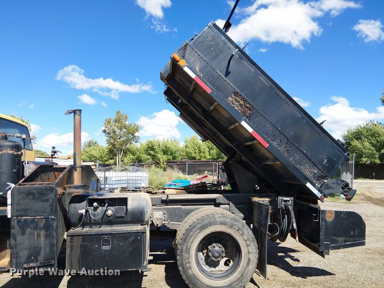 image for item EC1241 1990 GMC C7 asphalt patch truck