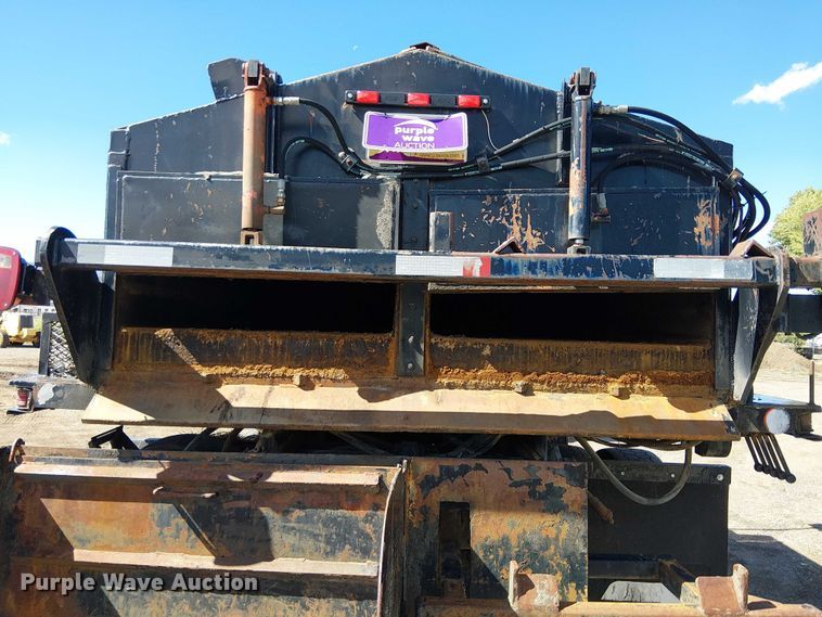 image for item EC1241 1990 GMC C7 asphalt patch truck