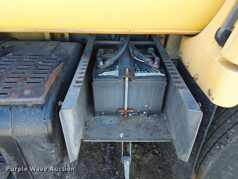 image for item EC1241 1990 GMC C7 asphalt patch truck