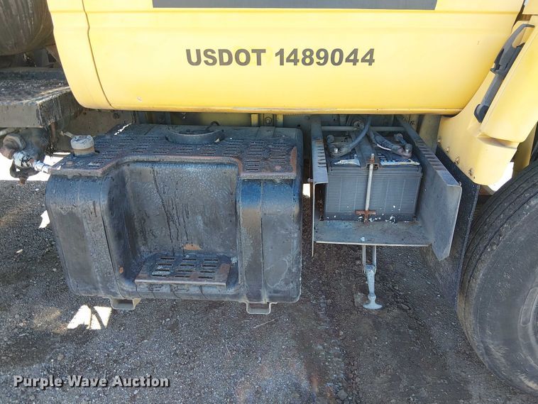 image for item EC1241 1990 GMC C7 asphalt patch truck