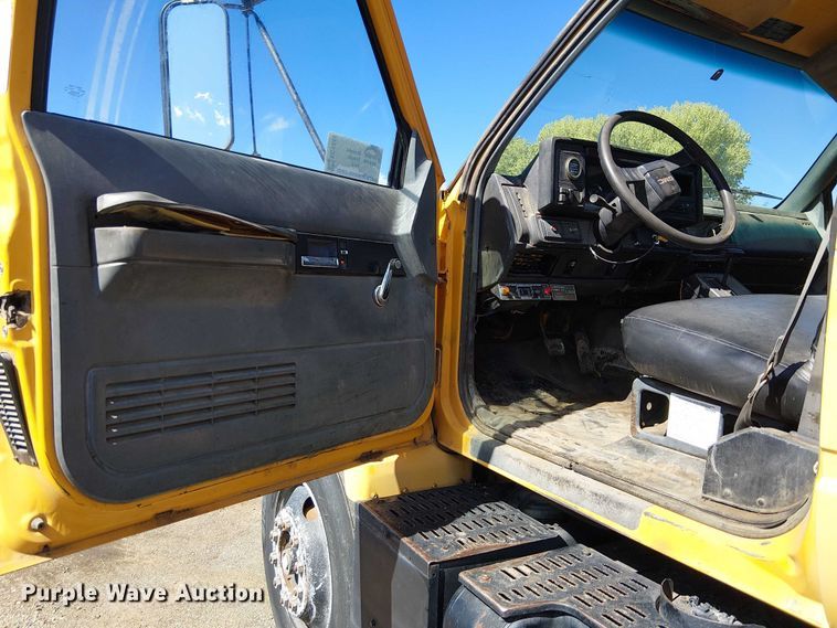 image for item EC1241 1990 GMC C7 asphalt patch truck