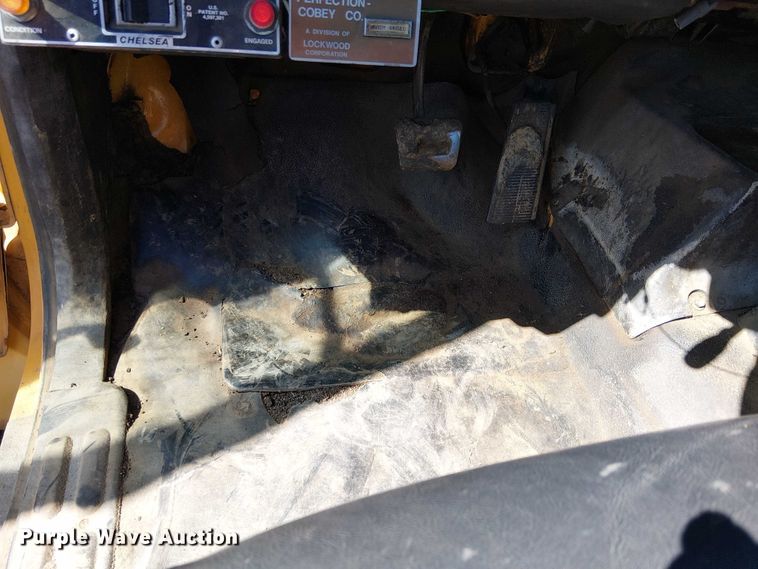 image for item EC1241 1990 GMC C7 asphalt patch truck