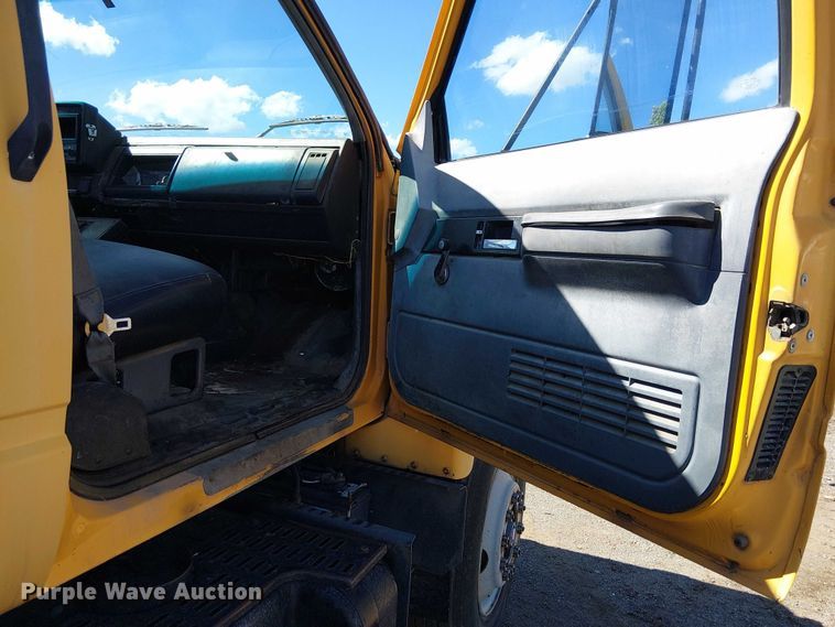 image for item EC1241 1990 GMC C7 asphalt patch truck