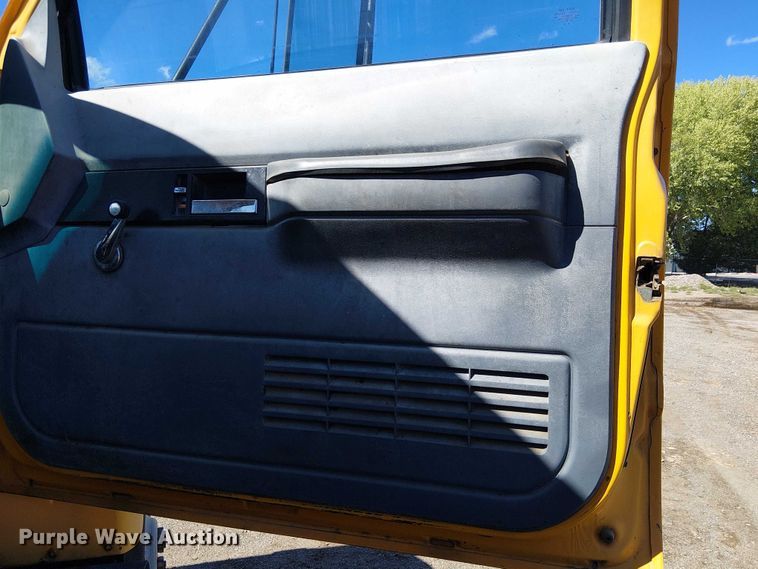 image for item EC1241 1990 GMC C7 asphalt patch truck