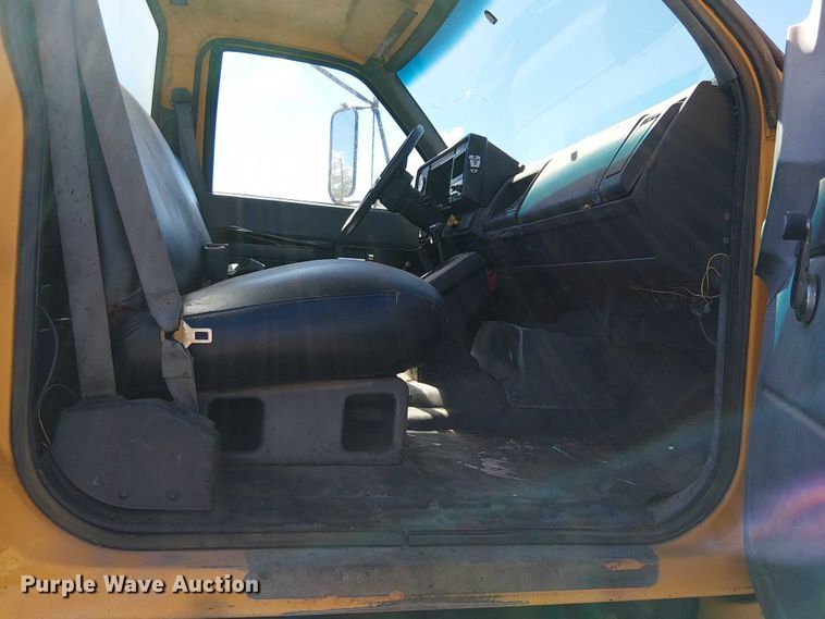 image for item EC1241 1990 GMC C7 asphalt patch truck