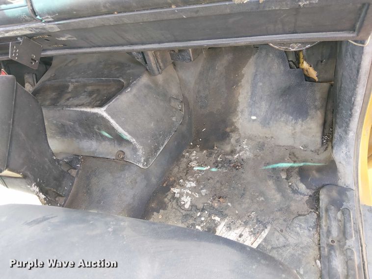 image for item EC1241 1990 GMC C7 asphalt patch truck