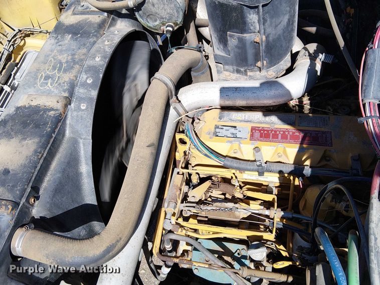 image for item EC1241 1990 GMC C7 asphalt patch truck